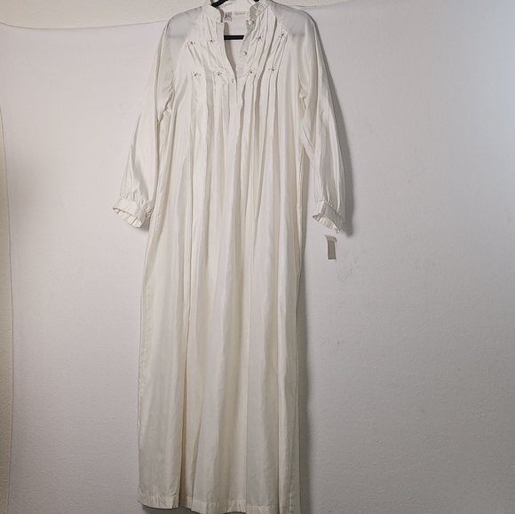 VTG NWT Barbizon "Judy"Satin Floral Embroidered White Nightgown Dead Stock SZ S - Picture 1 of 11